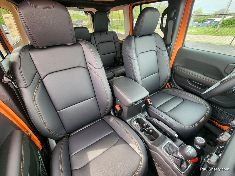 2025 Jeep Wrangler 4-door SaharaImage 3