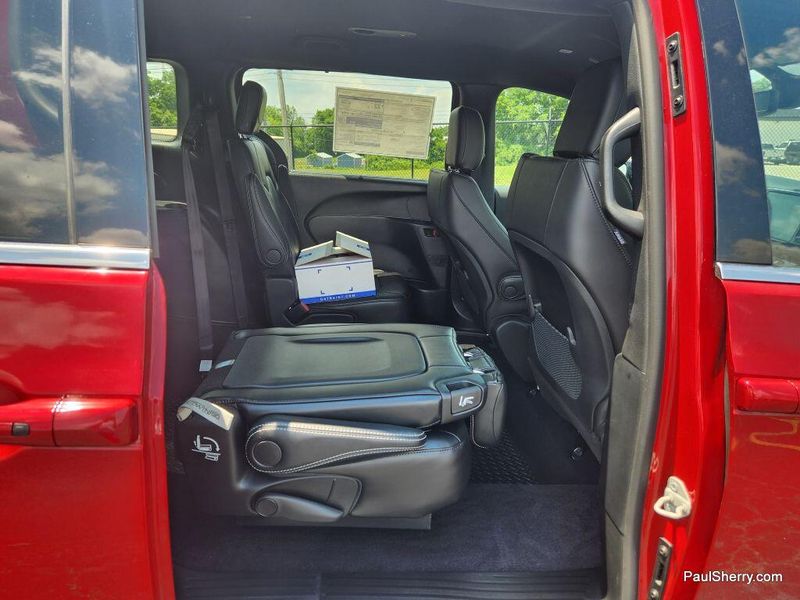New 2025 Chrysler Voyager LXImage 55