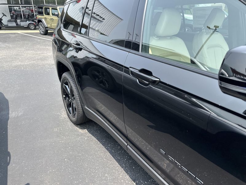 New 2025 Jeep Grand Cherokee L Limited 4x4Image 5