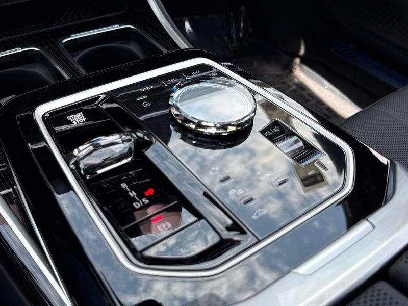 New 2026 BMW 7 Series 750e xDriveImage 23
