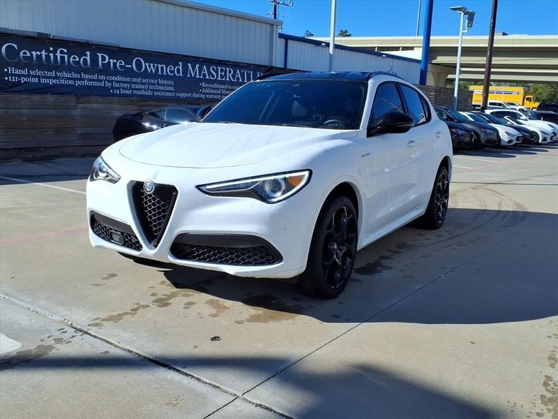 Used 2023 Alfa Romeo Stelvio VeloceImage 2