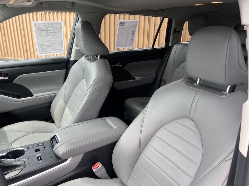Used 2023 Toyota Highlander LImage 7