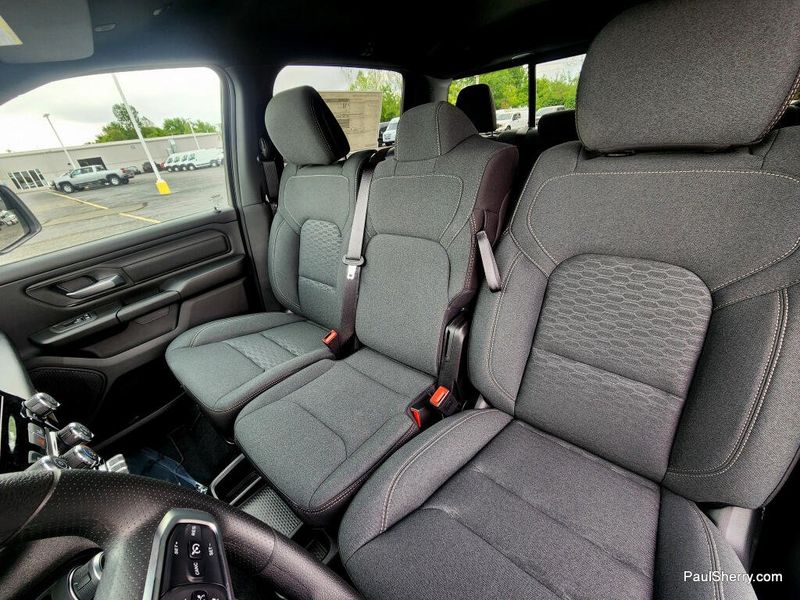 New 2026 RAM 1500 Express Crew Cab 4x4 5'7' Box