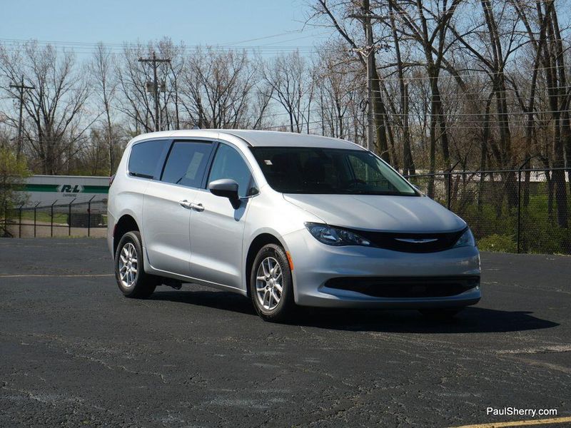 2022 Chrysler Voyager LXImage 28