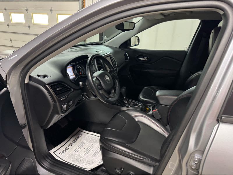 2021 Jeep Cherokee Trailhawk photo 13