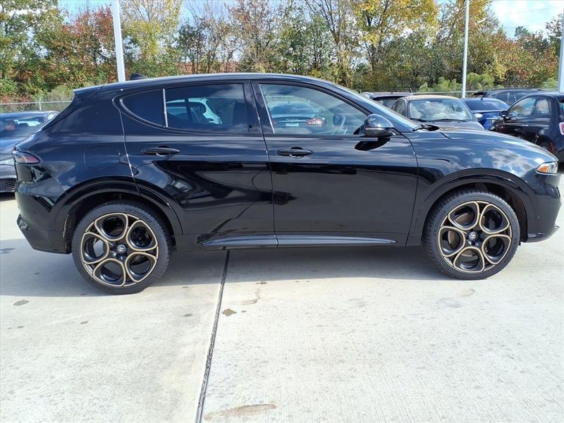 New 2025 Alfa Romeo Tonale Intensa AwdImage 5