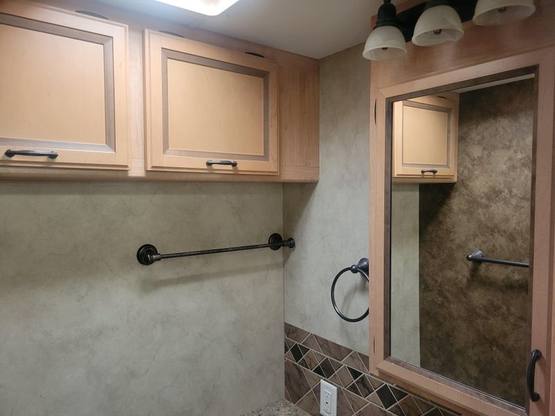 Used 2012 THOR M-32A  FORD Image 23