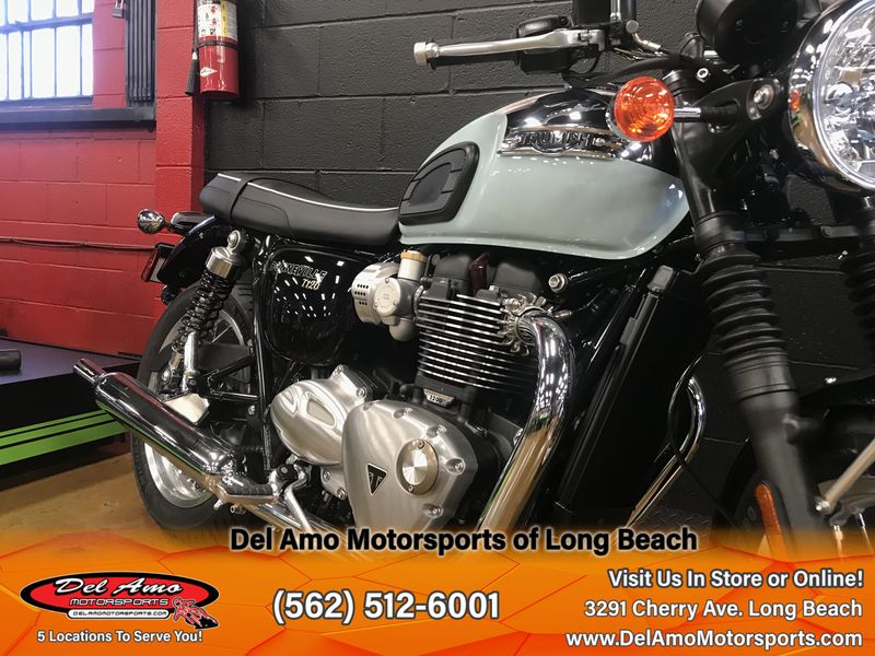 2023 Triumph BONNEVILLE T120 CHROME EDITION  in a CHROME/MERIDEN BLUE exterior color. Del Amo Motorsports of Long Beach (562) 362-3160 delamomotorsports.com 