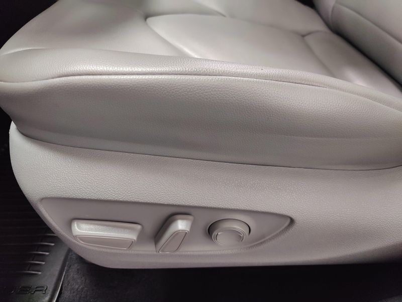 Used 2022 Toyota Highlander XLE AWD w/SunroofImage 18