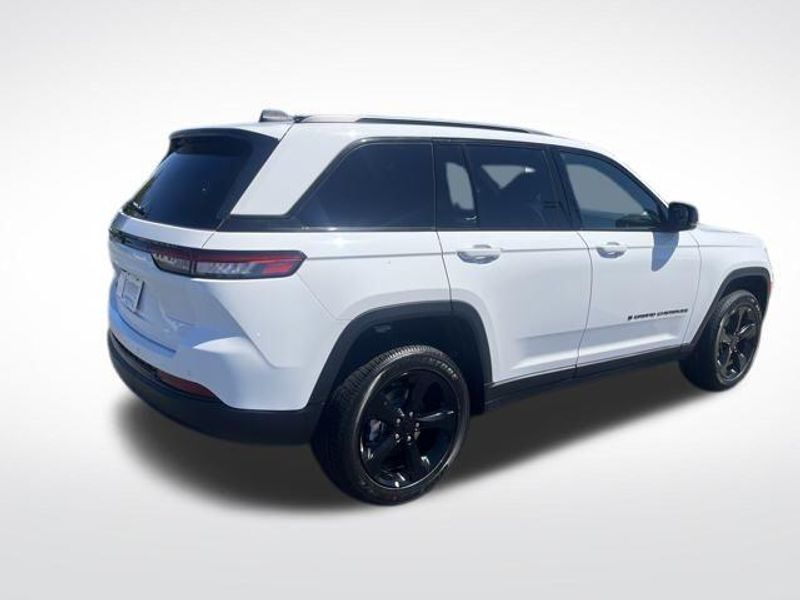 2025 Jeep Grand Cherokee Altitude 4x4