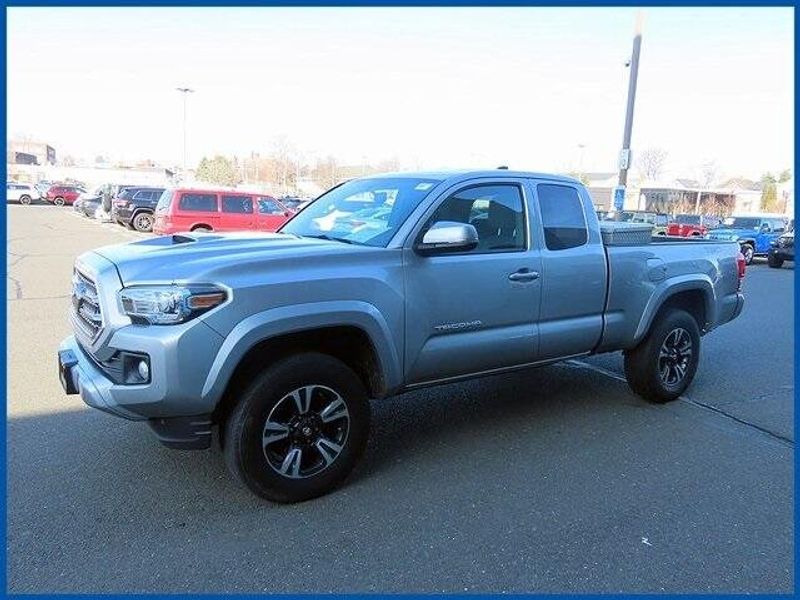 2017 Toyota Tacoma TRD SportImage 1