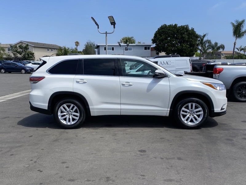 2016 Toyota Highlander LE V6Image 3