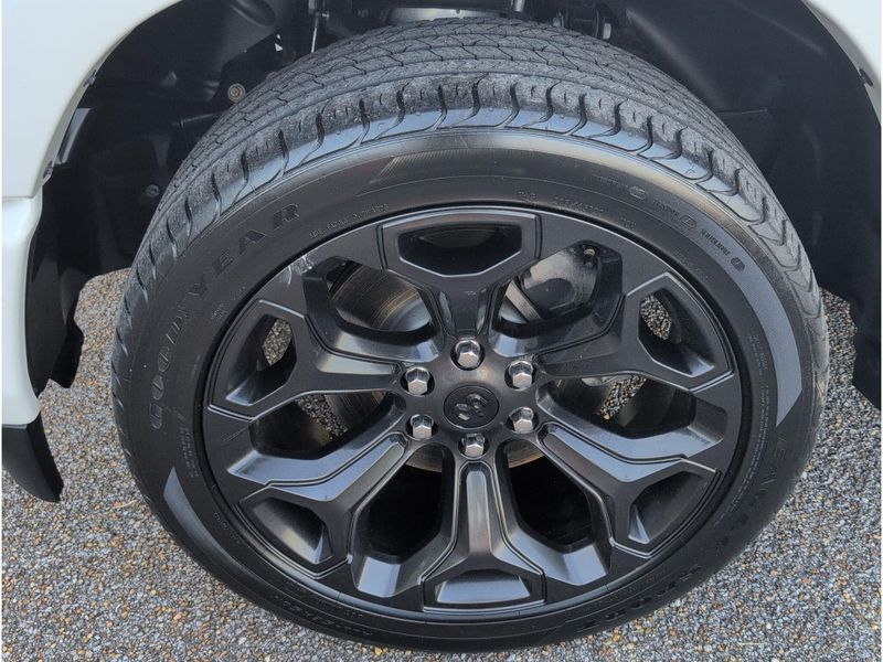 Used 2023 RAM 1500 LimitedImage 9