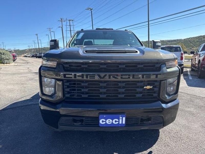 2023 Chevrolet Silverado 2500HD Custom photo 2
