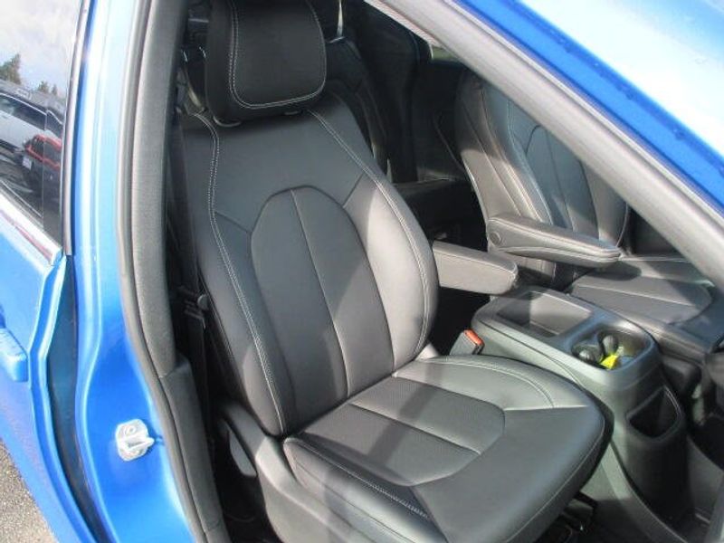 New 2026 Chrysler Pacifica SelectImage 24