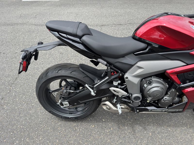 2025 Triumph Daytona 660 - CARNIVAL RED - SAPPHIRE BLACK  