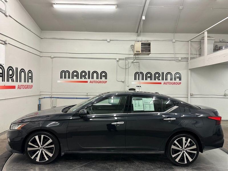 2019 Nissan Altima 2.5 PlatinumImage 12