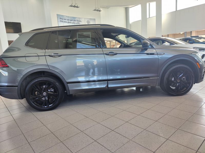 2024 Volkswagen Tiguan SE R-Line Black AWD w/SunroofImage 2