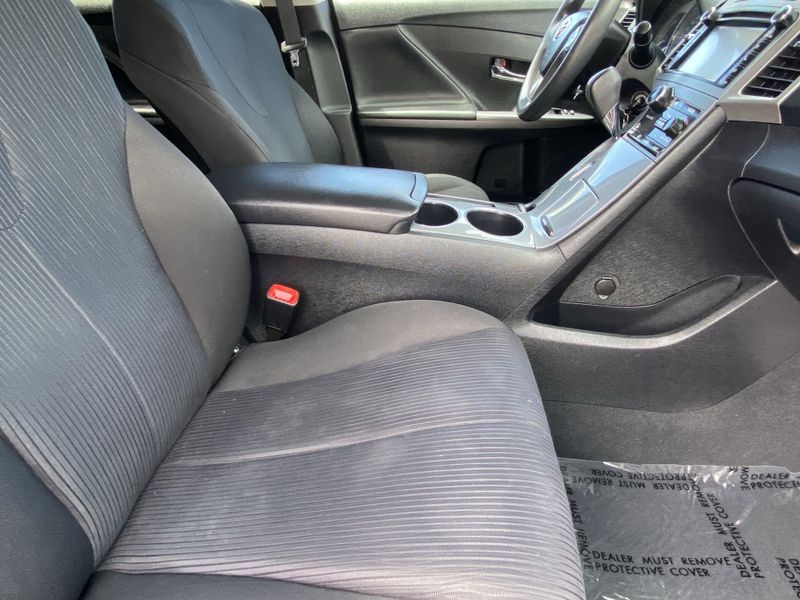 2013 Toyota Venza LEImage 12