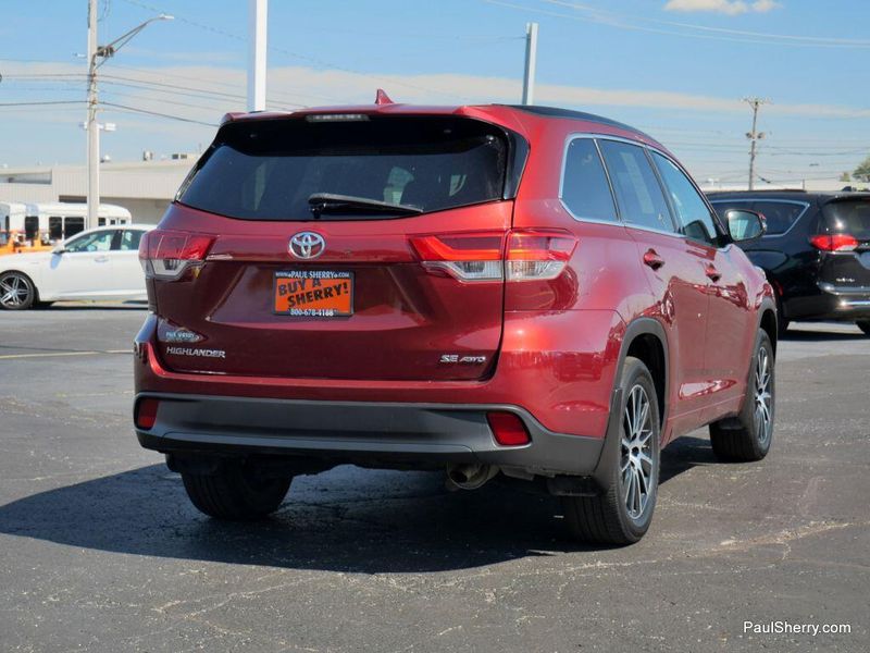 2017 Toyota Highlander SE photo 10