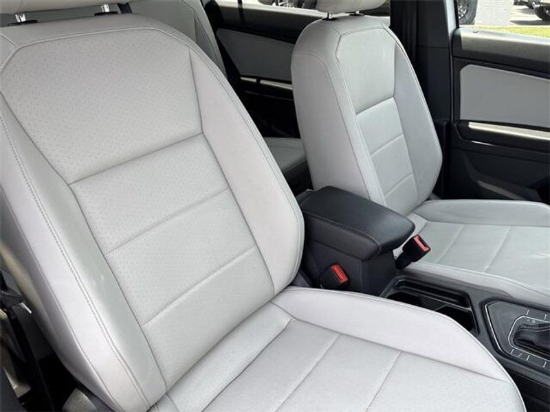 2021 Volkswagen Tiguan 2.0T SE R-Line BlackImage 11