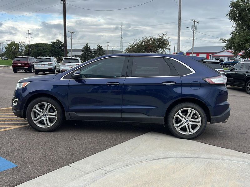 2016 Ford Edge Titanium photo 2