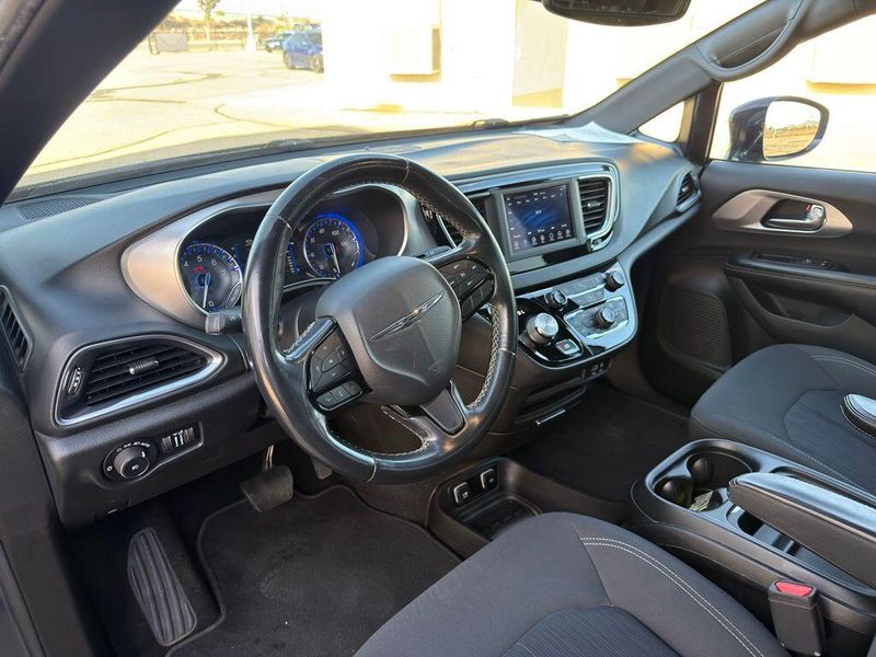 Used 2019 Chrysler Pacifica Touring PlusImage 11