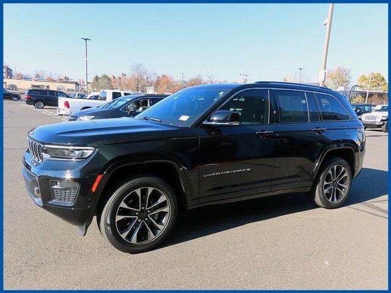 2022 Jeep Grand Cherokee OverlandImage 1