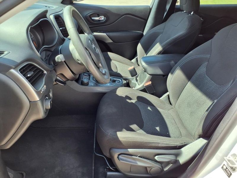 2021 Jeep Cherokee Latitude photo 17