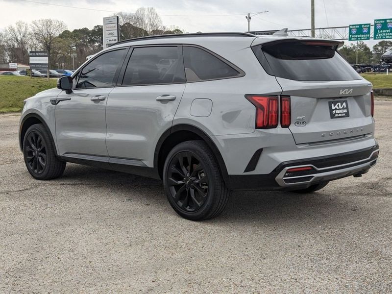 2022 Kia Sorento SX in a WOLF GRAY exterior color and Blackinterior. Johnson Dodge 601-693-6343 pixelmotiondemo.com 