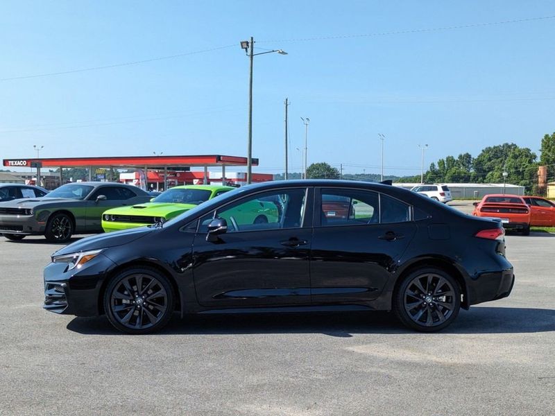 2023 Toyota Corolla SE in a Midnight Black Metallic exterior color and Black/Redinterior. Johnson Dodge 601-693-6343 pixelmotiondemo.com 