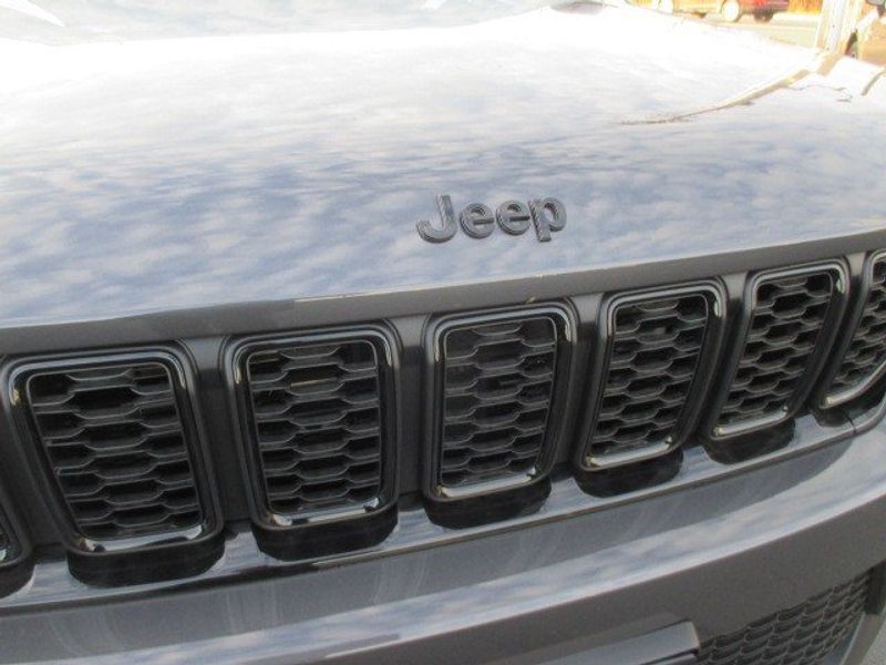 2024 Jeep Grand Cherokee Altitude X 4x4 in a Baltic Gray Metallic Clear Coat exterior color and Global Blackinterior. Oak Harbor Motors Inc. 360-323-6434 ohmotors.com 