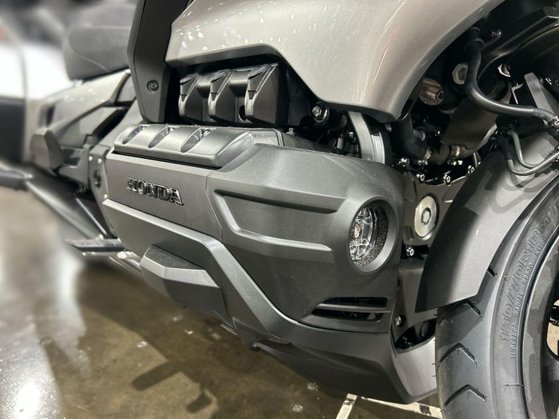 2025 Honda GOLDWING TOUR DCT Image 27