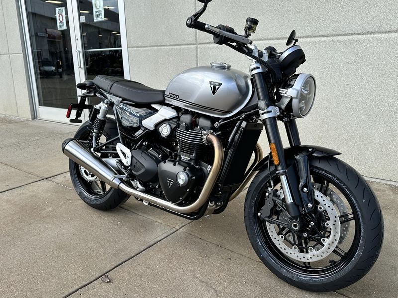 2025 Triumph SPEED TWIN 1200Image 1