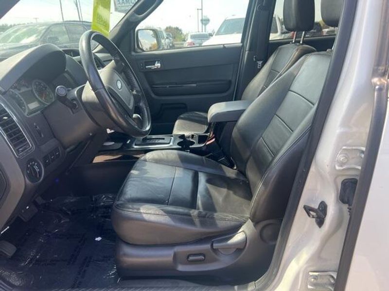2011 Ford Escape LimitedImage 8