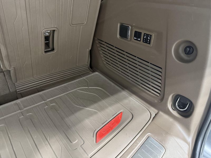 Used 2022 GMC Yukon DenaliImage 8