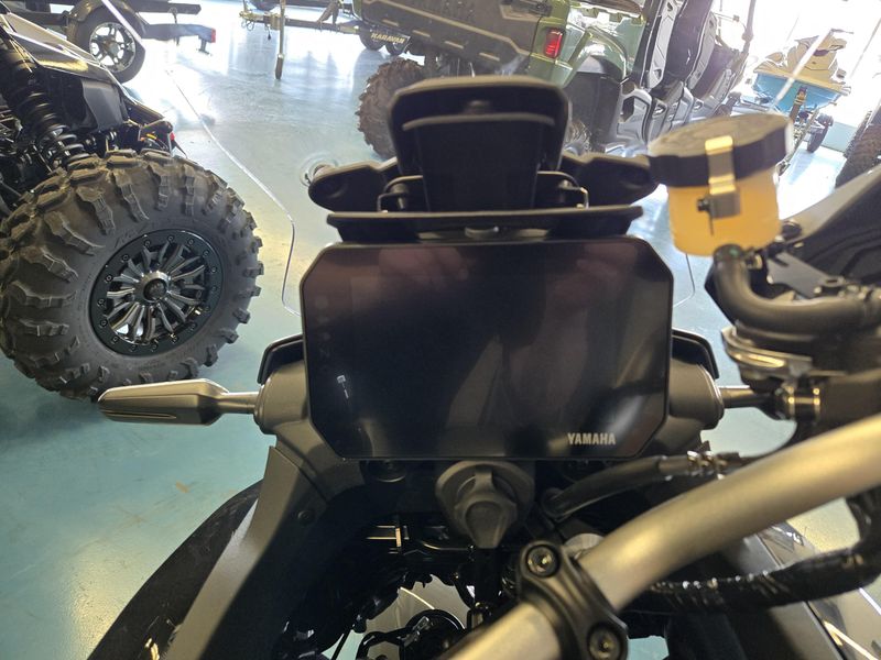 2025 Yamaha TRACER 9 RAVEN Image 8