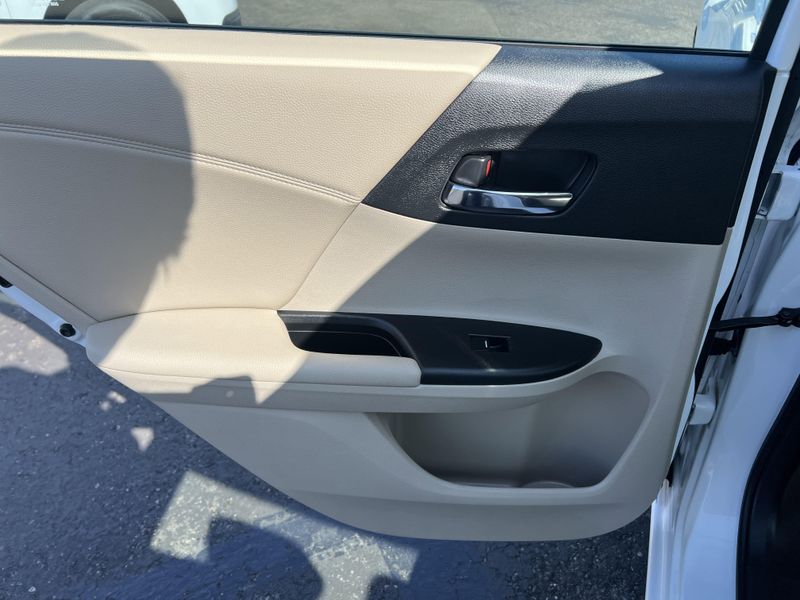 2015 Honda Accord Sedan EX-LImage 18