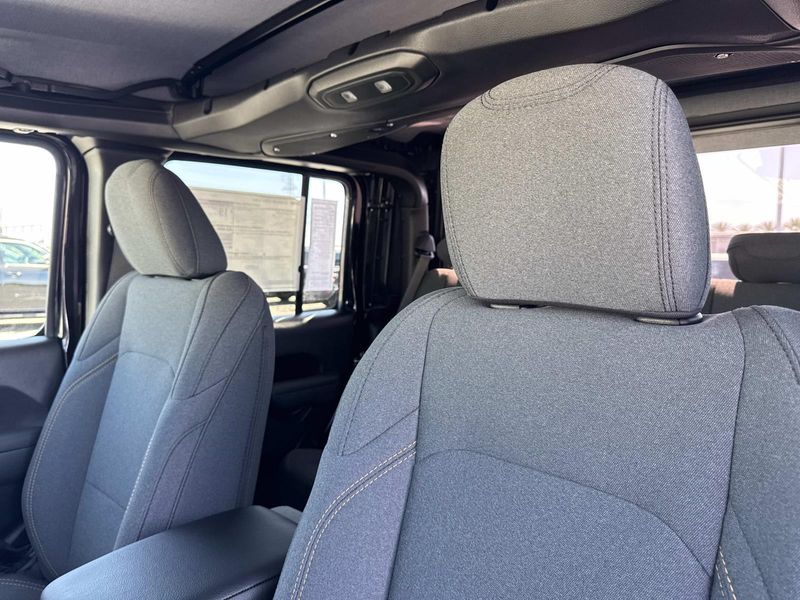 New 2026 Jeep Gladiator Sport S 4x4