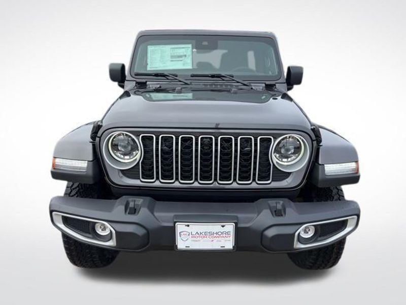 2025 Jeep Wrangler 4-door SaharaImage 2
