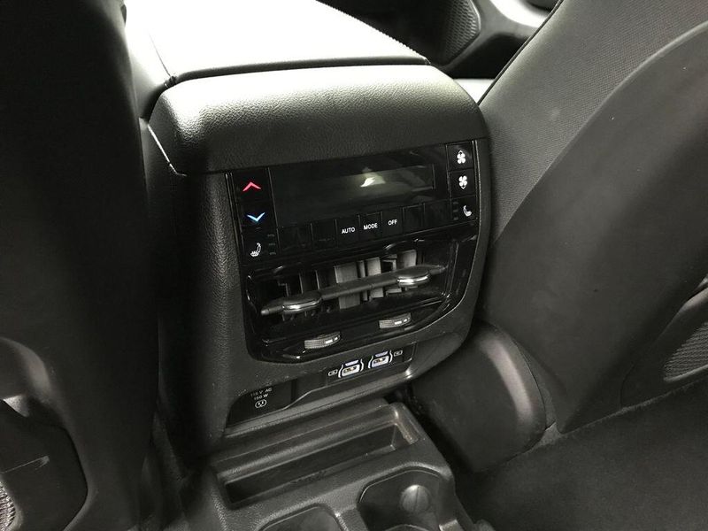 Used 2023 Jeep Grand Cherokee L LimitedImage 17