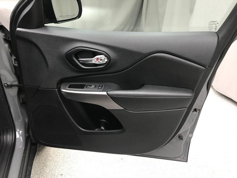 Used 2022 Jeep Cherokee LimitedImage 15