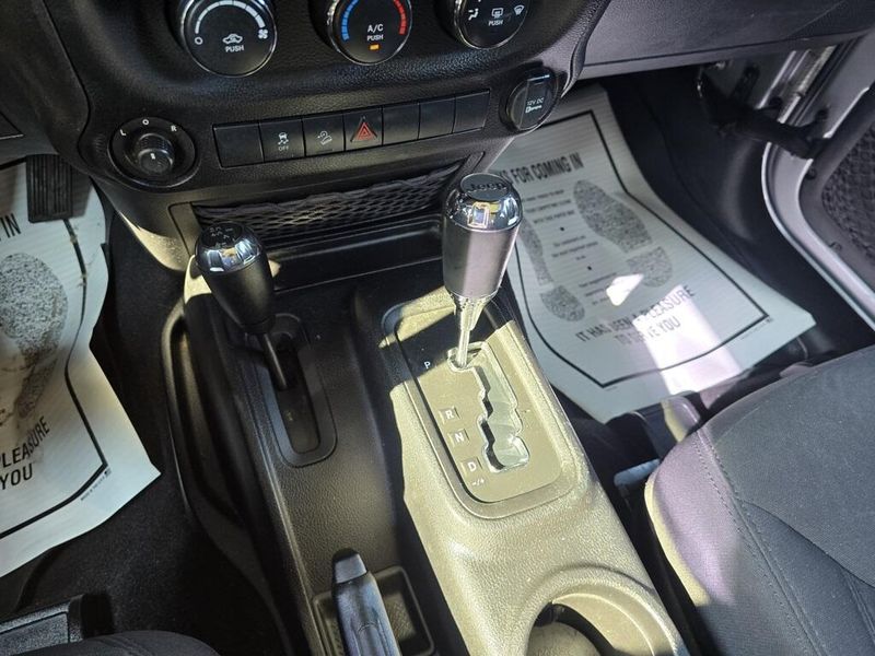 2013 Jeep Wrangler Sport photo 18