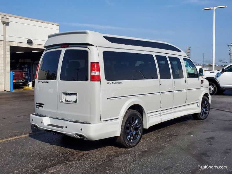 2023 Chevrolet Express Cargo Image 4