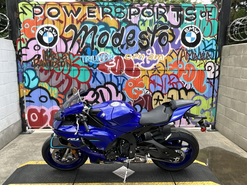 New 2026 Yamaha YZF-R1 Image 1