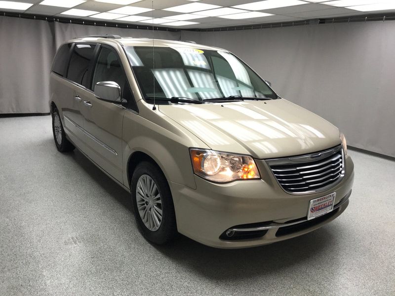 2015 Chrysler Town & Country Touring-LImage 24