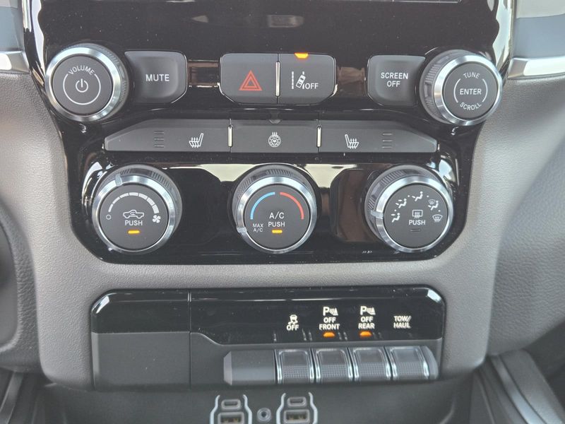New 2026 RAM 1500 Big Horn Crew Cab 4x2 5'7' Box