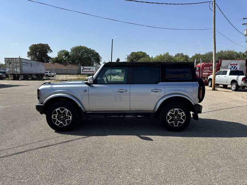 2022 Ford Bronco Outer BanksImage 5