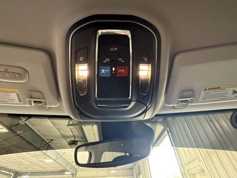 Used 2023 Jeep Grand Cherokee L LimitedImage 24