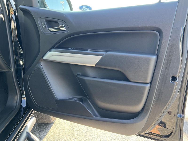 2022 Chevrolet Colorado LT photo 17